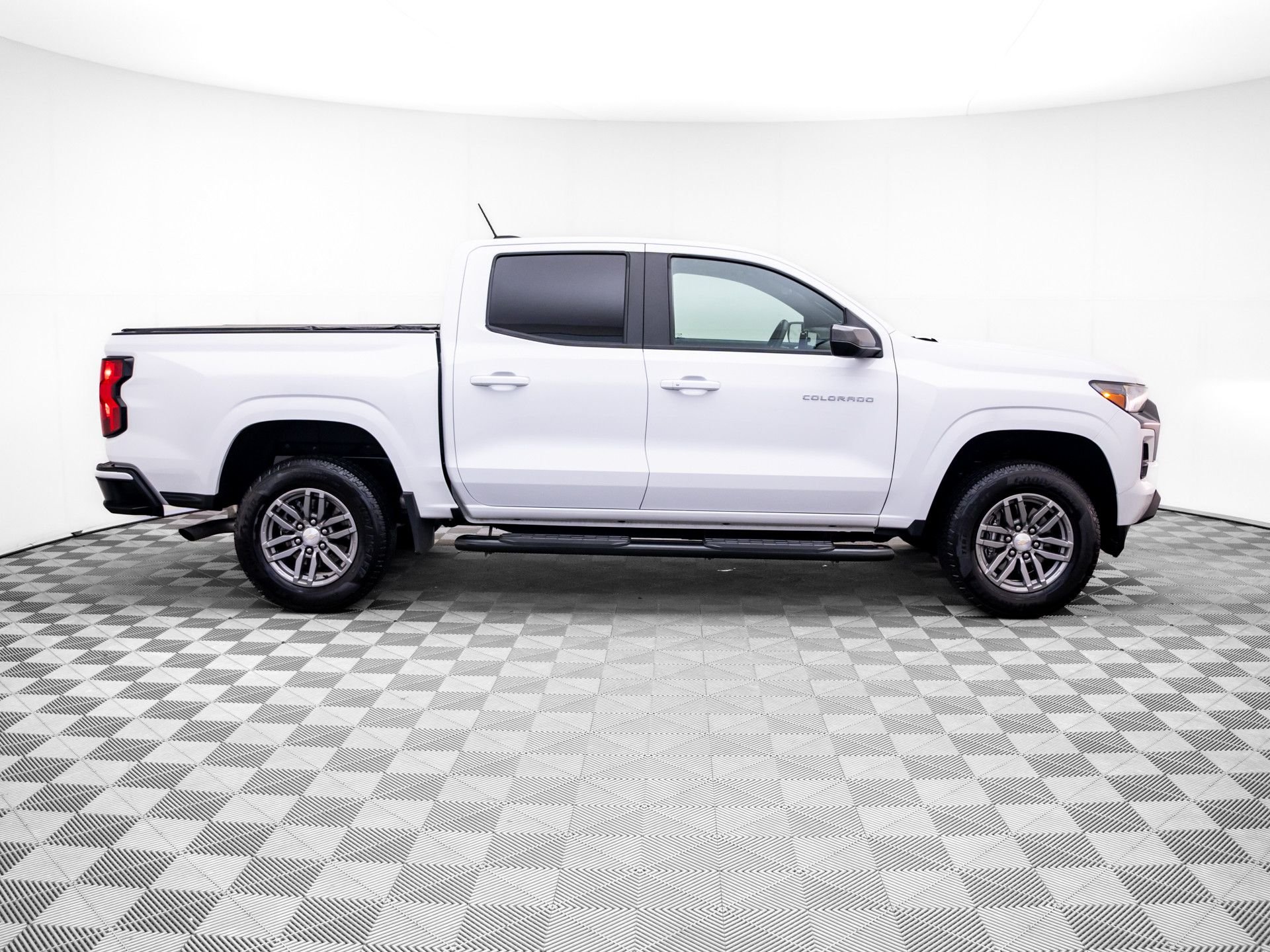 Used 2024 White Chevrolet LT image 7