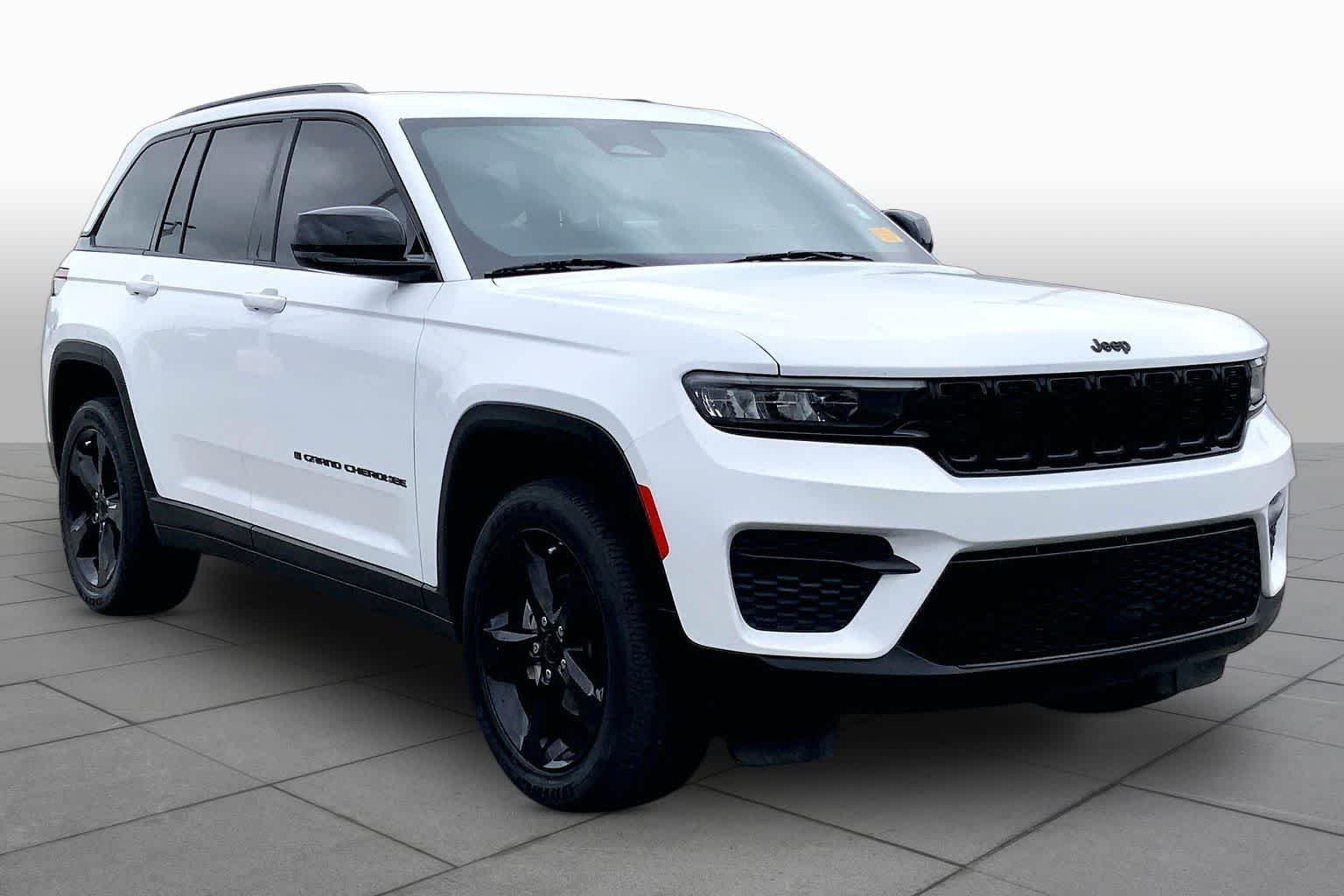 Used 2022 Bright White Clearcoat Jeep Altitude image 4