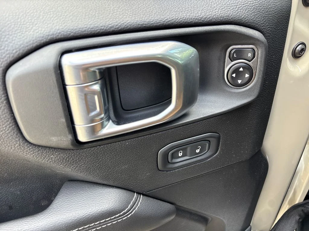 Used 2022 Beige Jeep Rubicon image 17