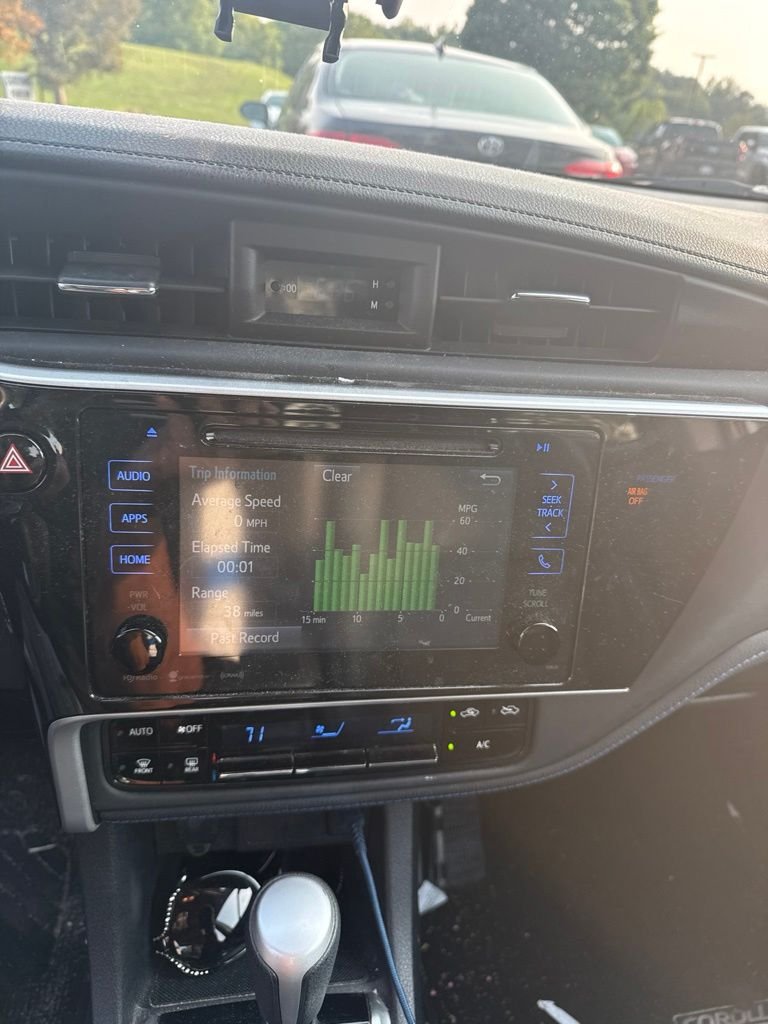 Used 2018 White Toyota SE image 7