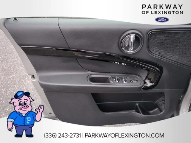 Used 2023 Silver MINI Signature image 12