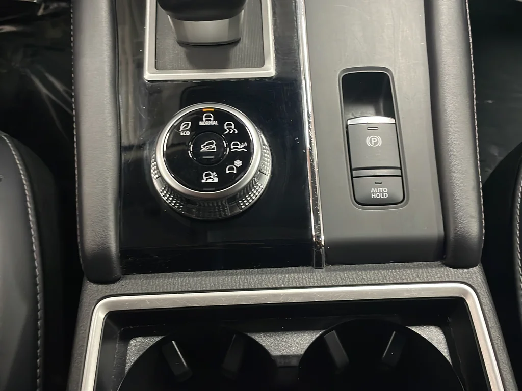Used 2024 Black Mitsubishi SE image 30