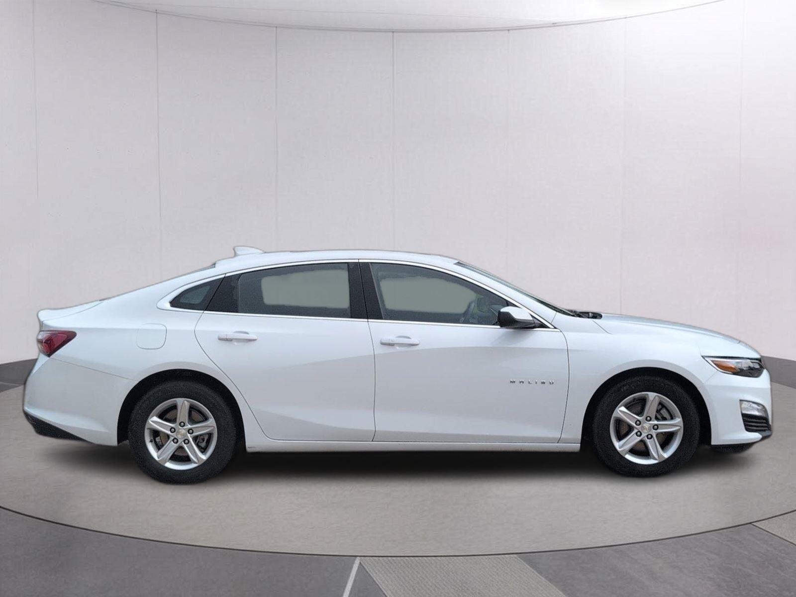 Used 2022 Summit White Chevrolet LT image 8