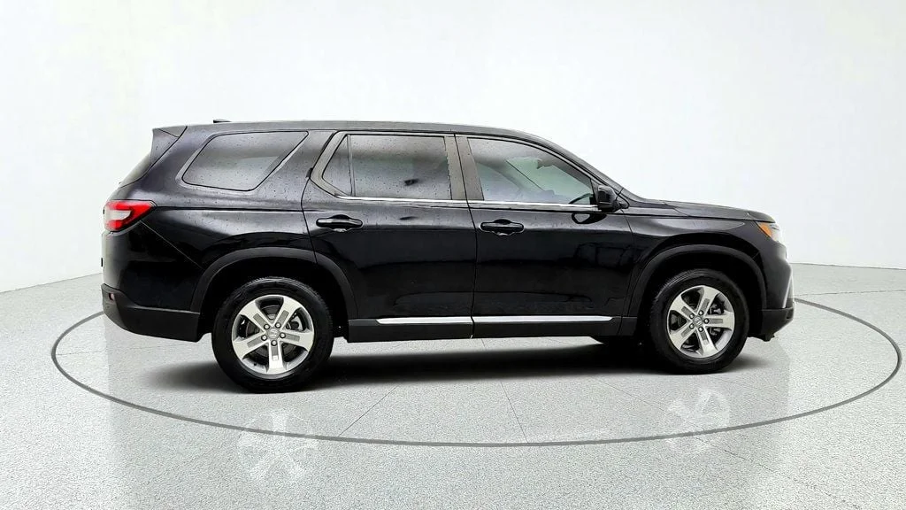 Used 2023 Crystal Black Pearl Honda EX-L 8 Seater 2WD image 4
