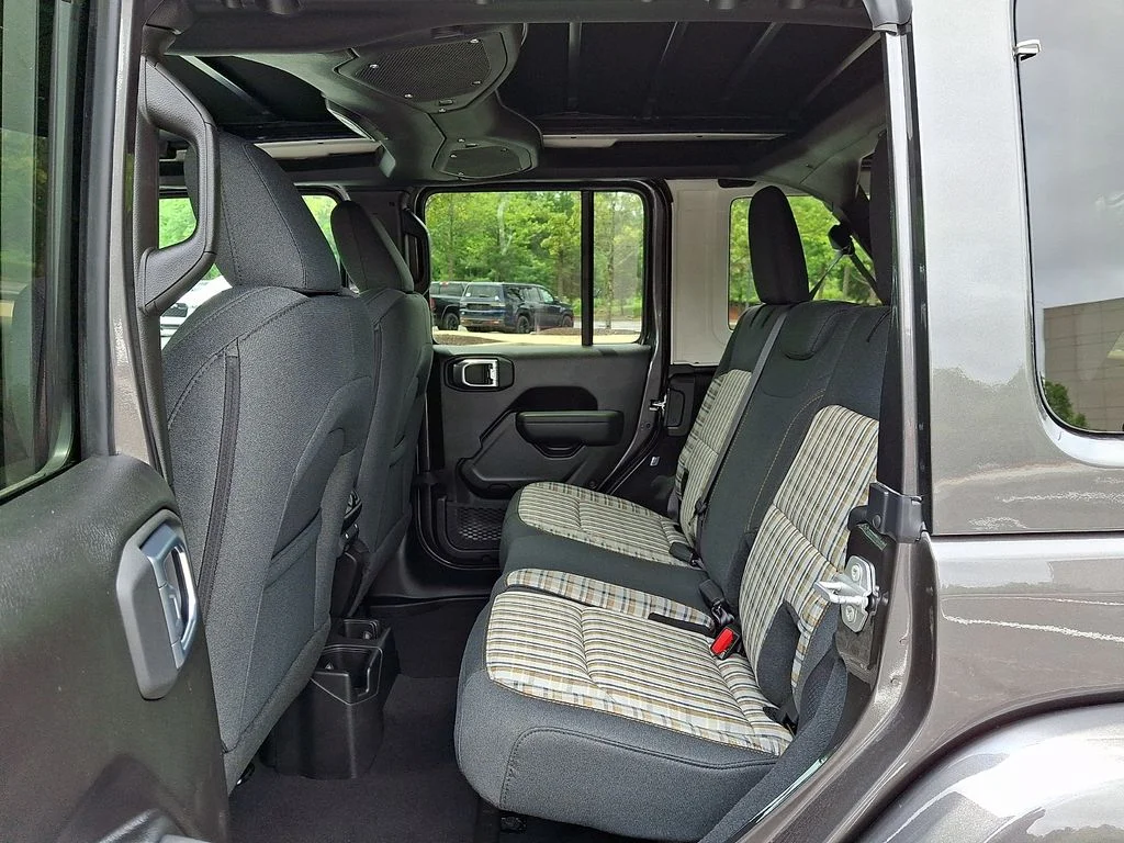 New 2026 Granite Crystal Metallic Clear-Coat Exterior Paint Jeep 85th Anniversary Edition image 6