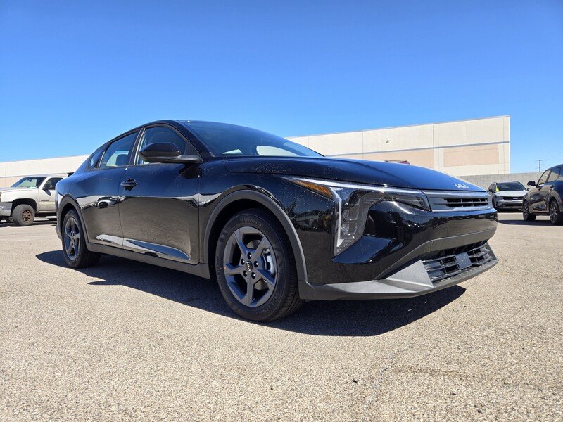 New 2026 Aurora Black Pearl Kia LXS image 2