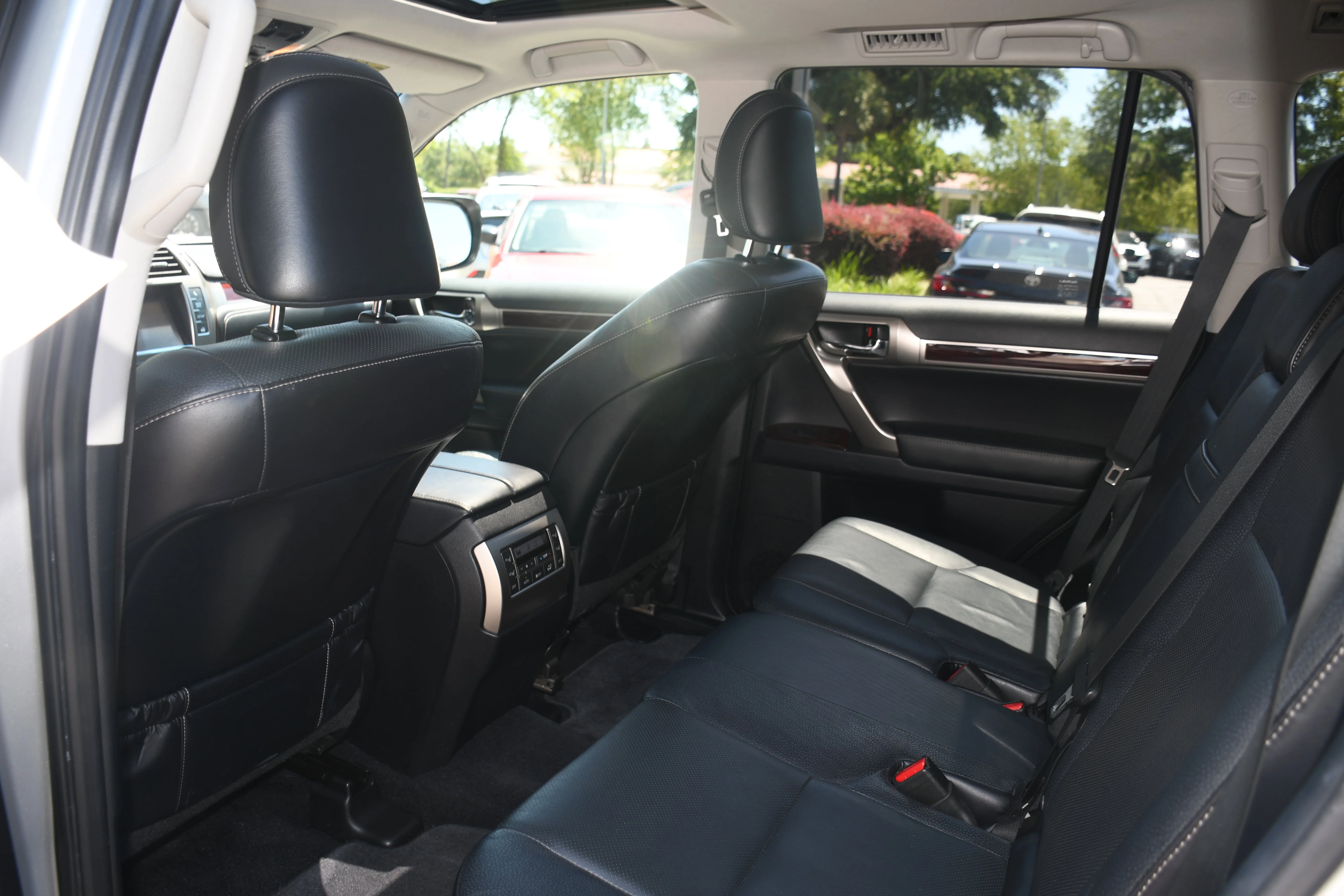 Used 2015 Silver Lexus 460 image 16