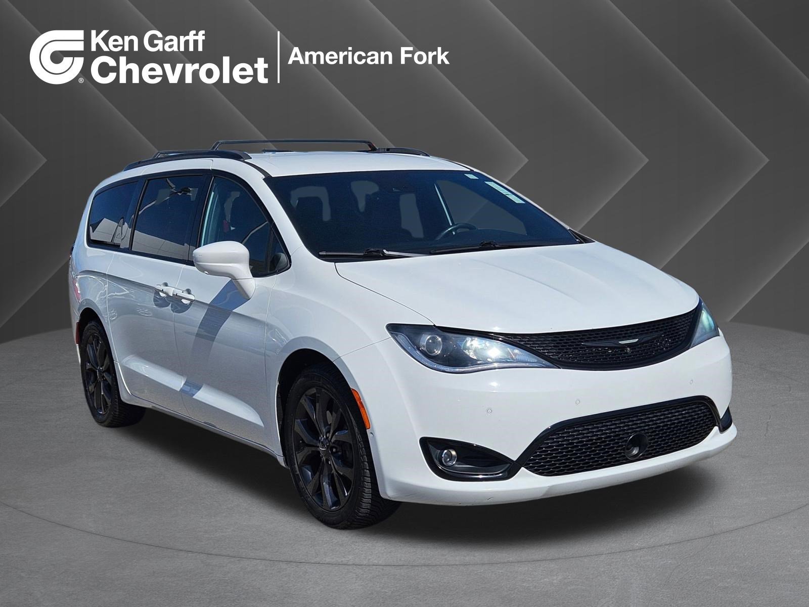 2019 Chrysler Pacifica Touring L's photo