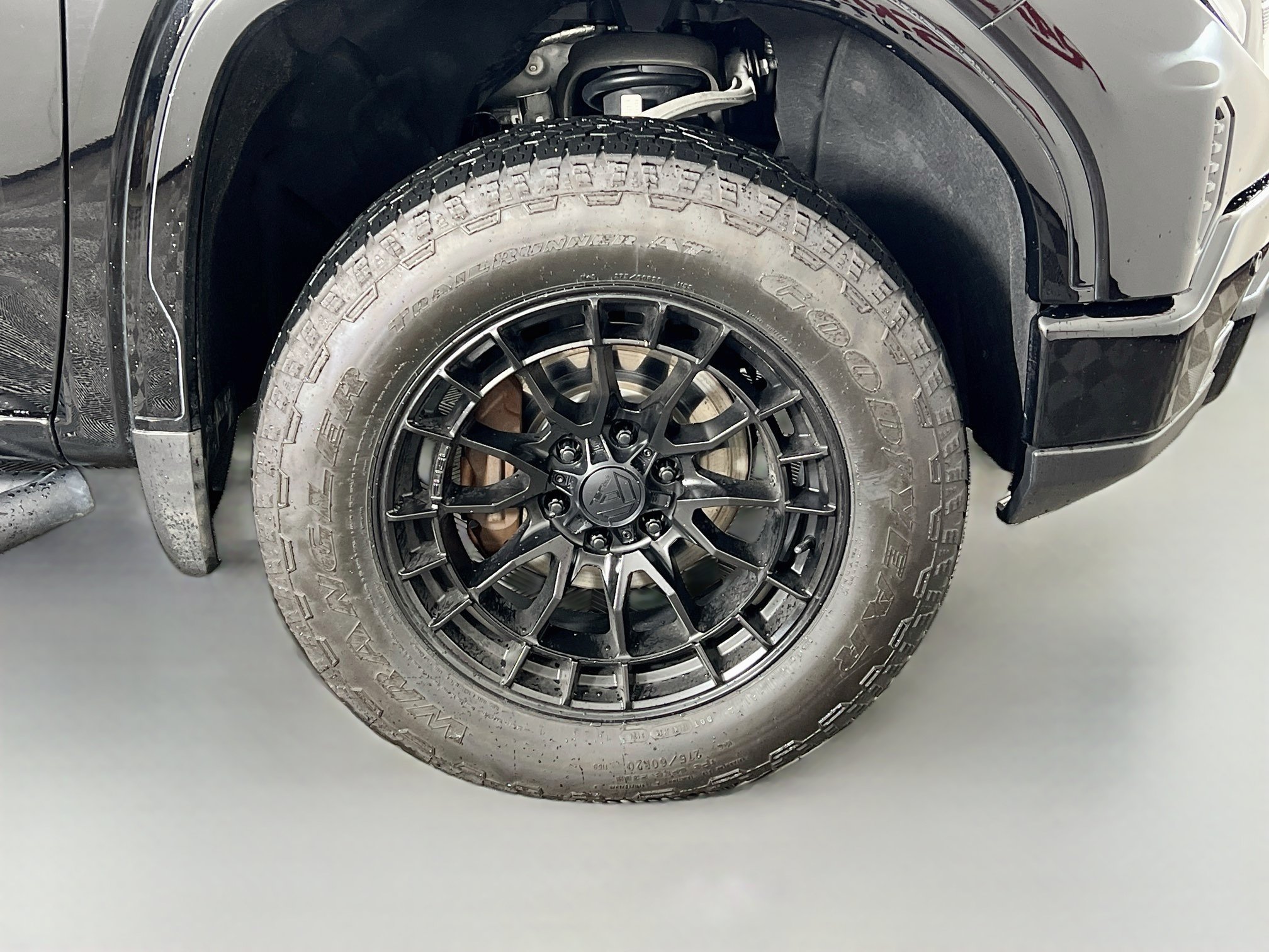 Used 2025 Onyx Black GMC AT4 image 40