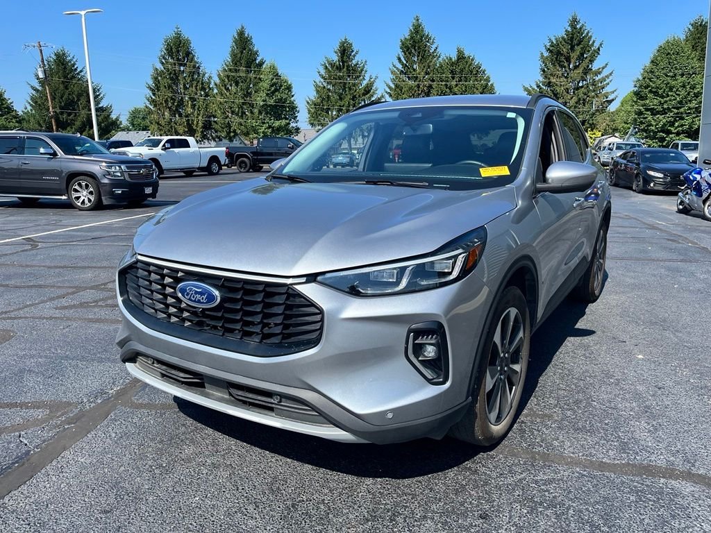 Used 2023 Silver Metallic Ford Platinum image 8