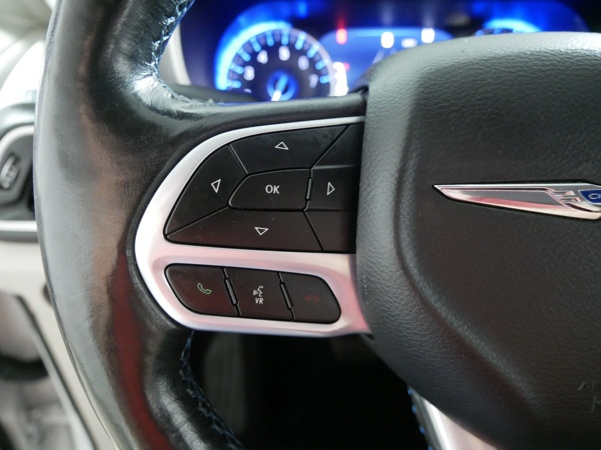 Used 2021 Bright White Clearcoat Chrysler Touring L image 27