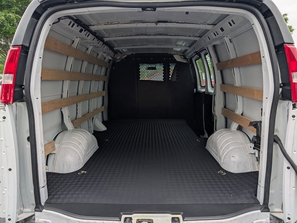 Used 2024 Summit White GMC Work Van image 19