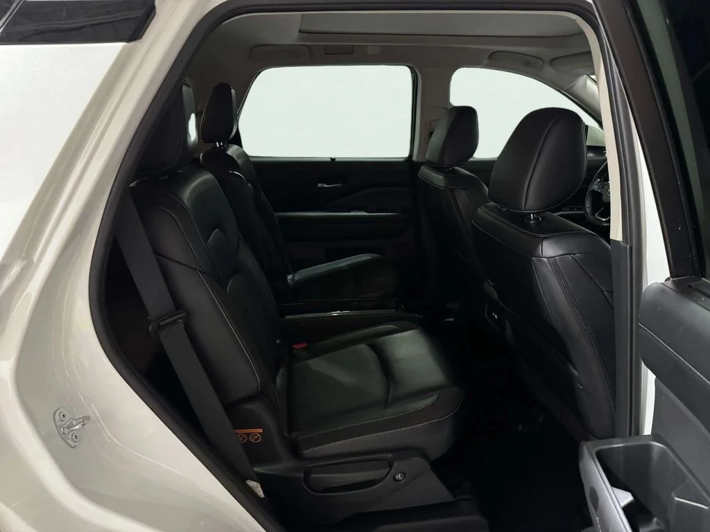 Certified Used 2024 Pearl White Tricoat Nissan SL image 26