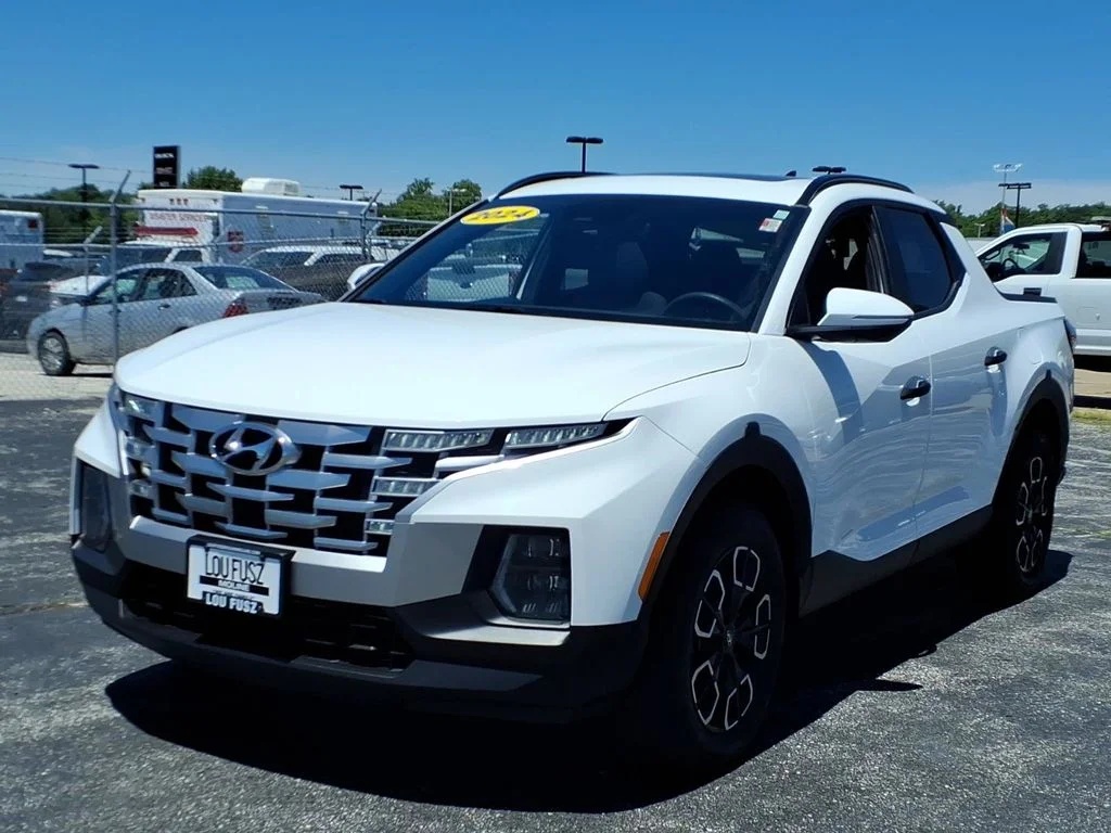 Used 2024 White Hyundai SEL image 8