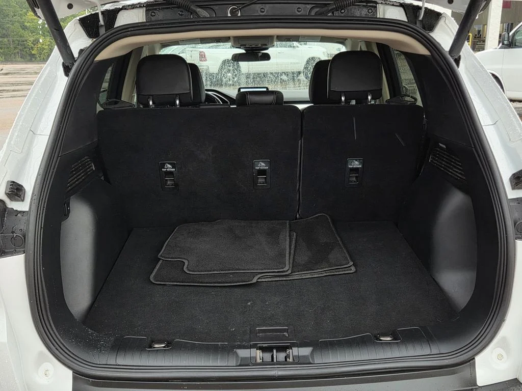 Used 2020 White Ford SEL image 27