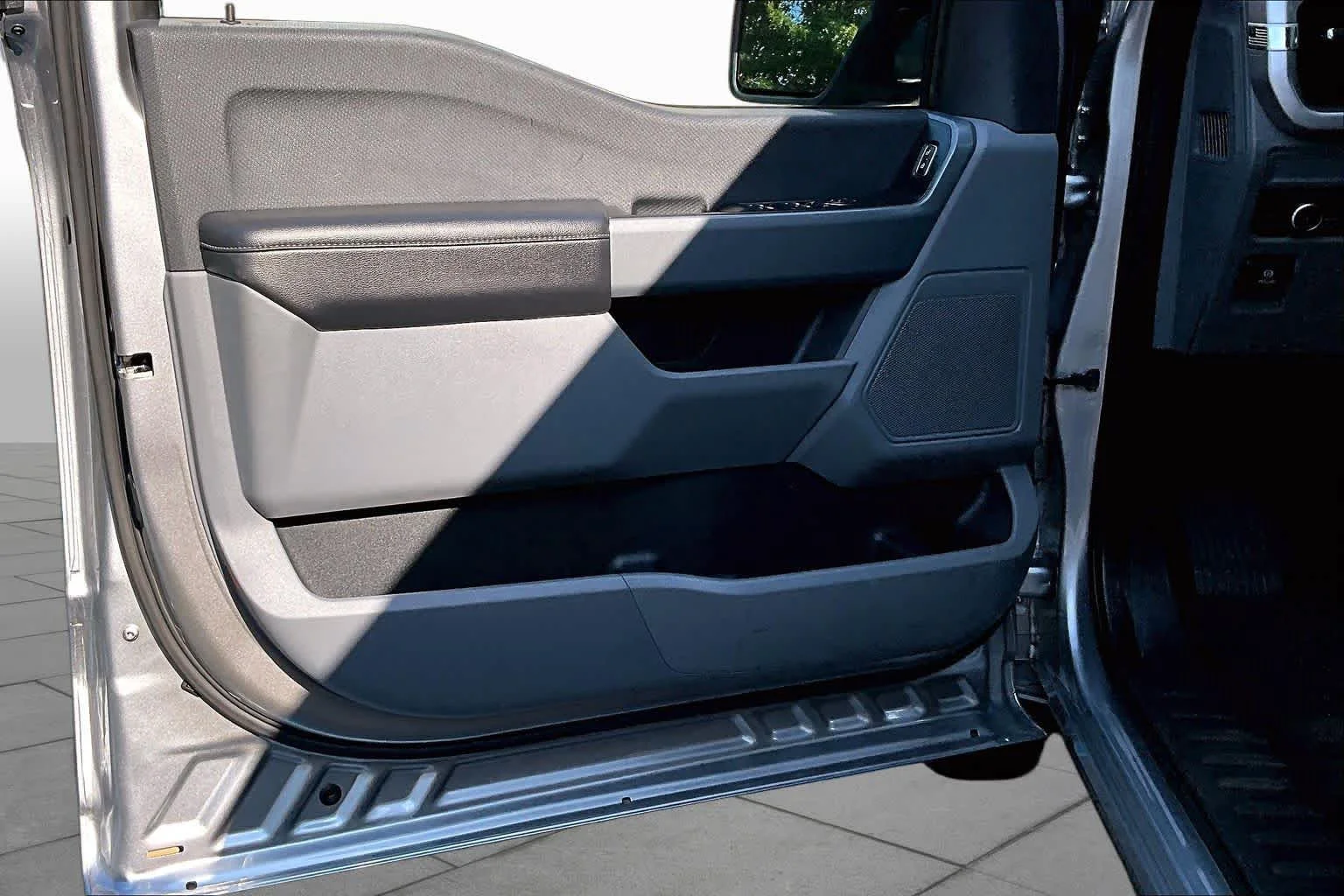 Used 2023 Iconic Silver Metallic Ford XLT image 40
