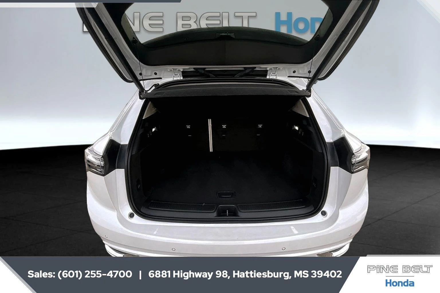 Used 2023 White Frost Tricoat Buick Avenir image 21