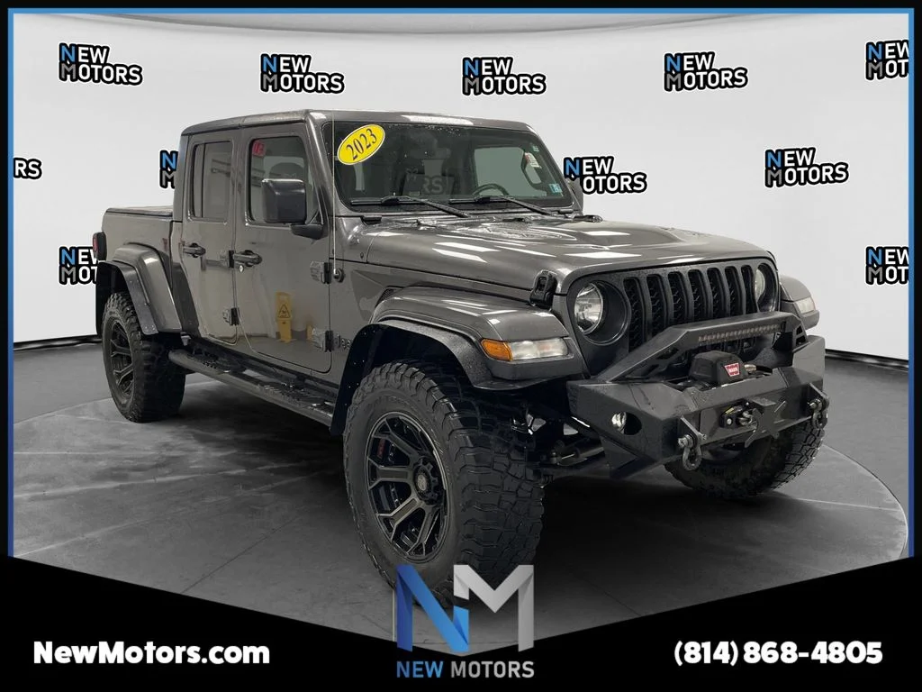 Used 2023 Crystal Metallic Jeep Sport S image 5
