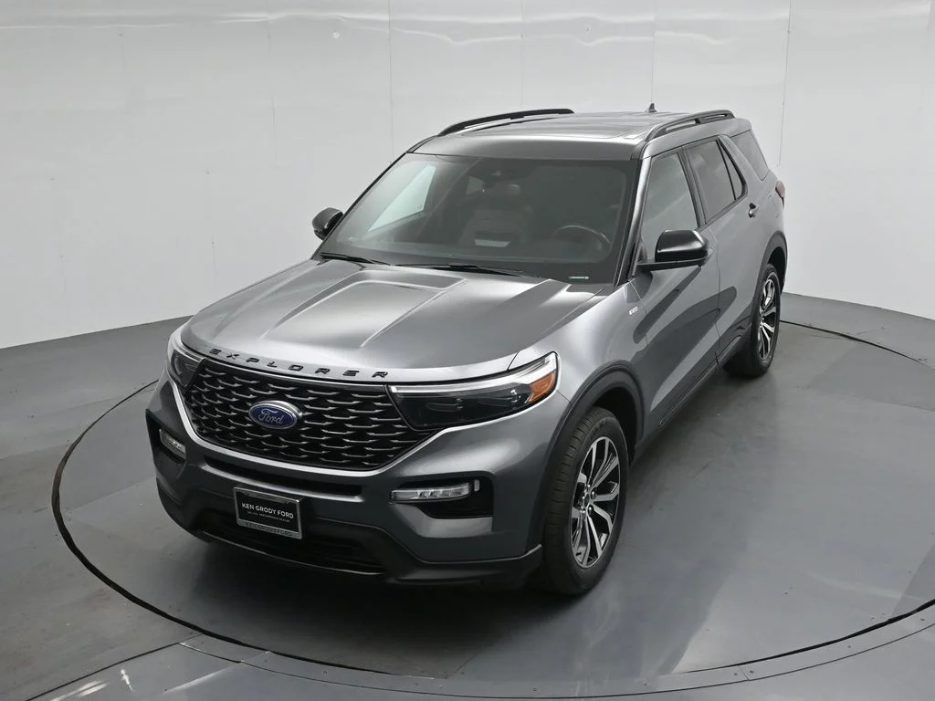 Certified Used 2022 Gray Ford ST-Line image 36