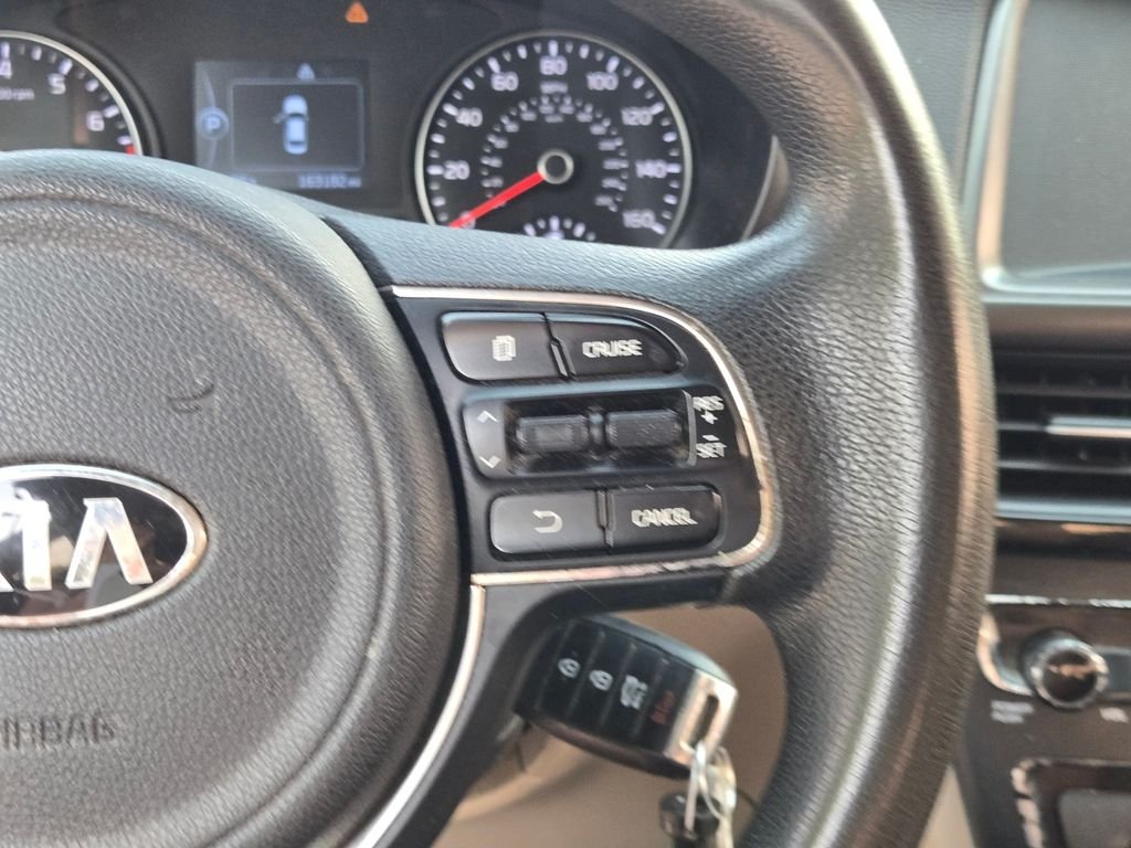 Used 2018 White Kia LX image 23