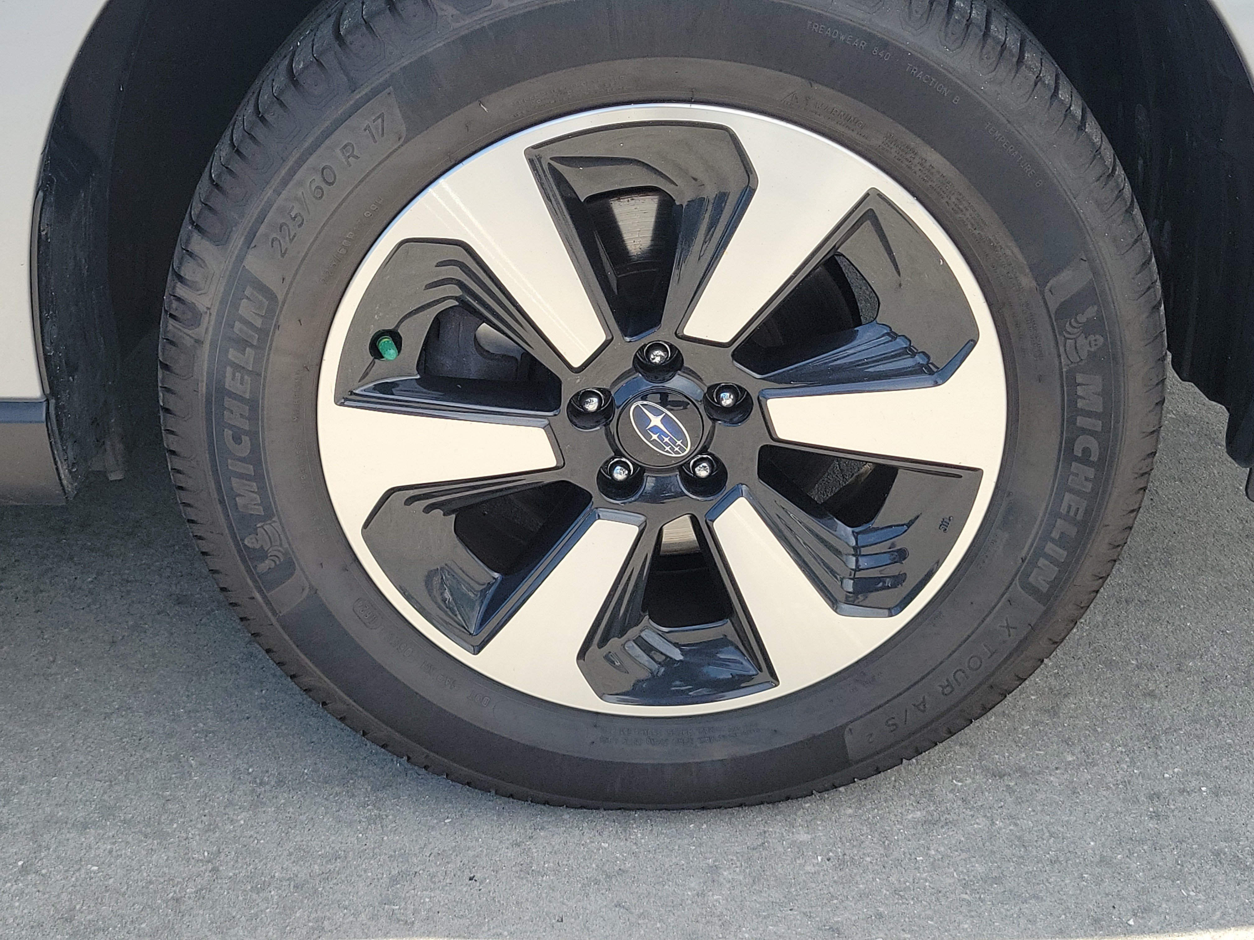 Used 2017 Ice Silver Metallic Subaru Premium image 6