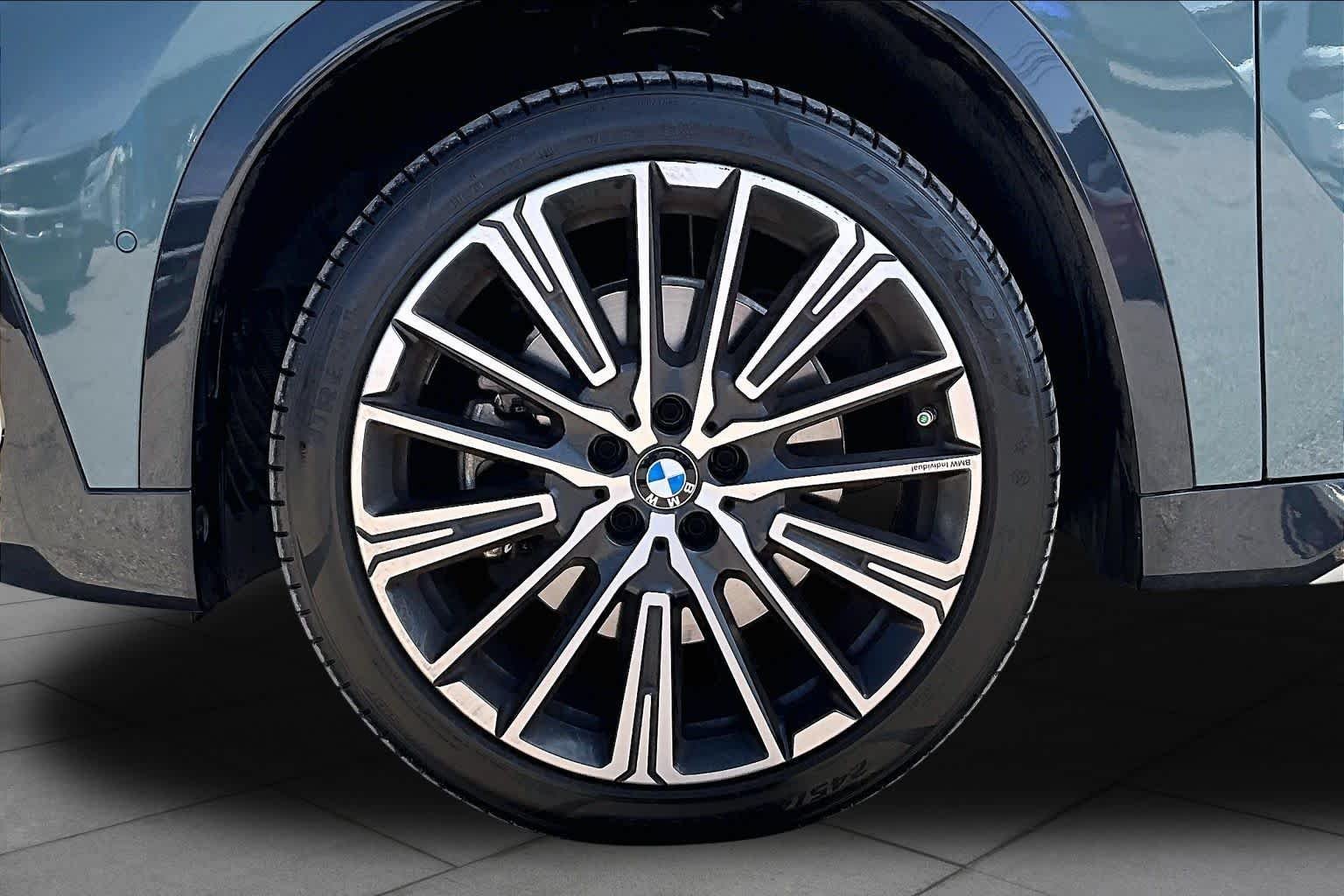 Used 2024 Green Metallic BMW xDrive28i image 11