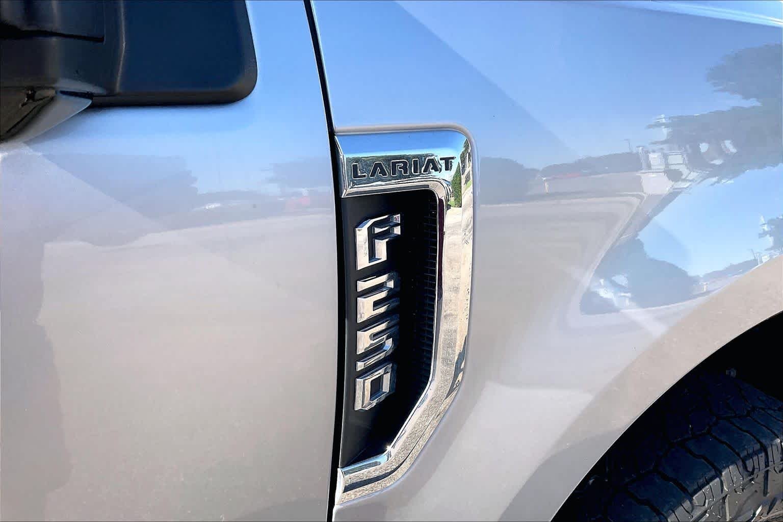 Used 2022 Iconic Silver Metallic Ford LARIAT image 10