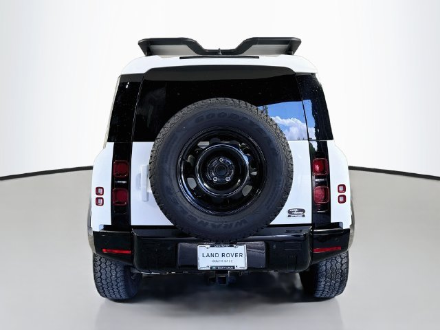 Used 2023 White Land Rover S image 6