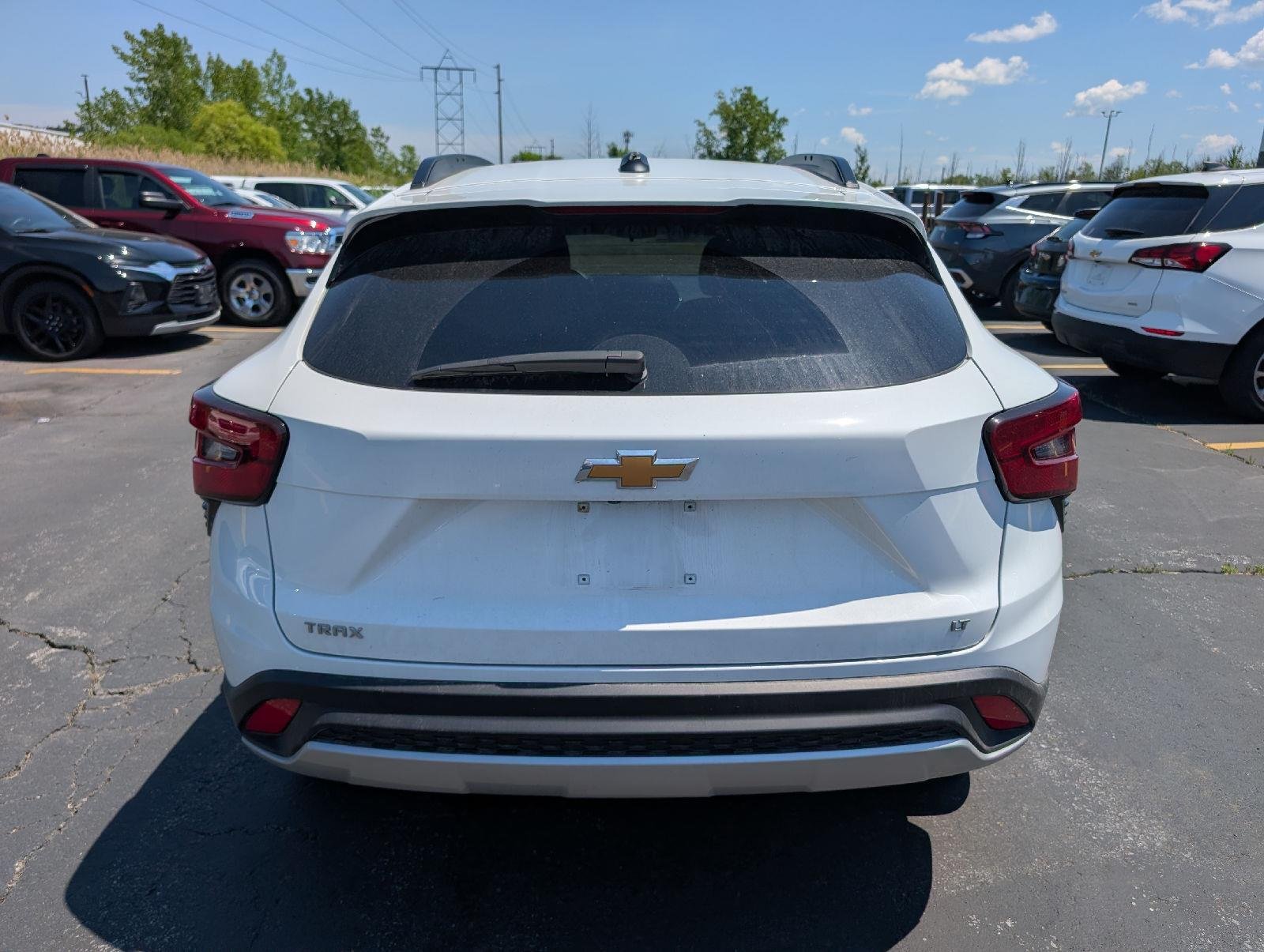 Used 2024 Summit White Chevrolet LT image 8