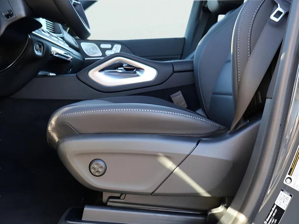 New 2026 MANUFAKTUR Silicon Grey Mercedes-Benz GLE 450 image 39
