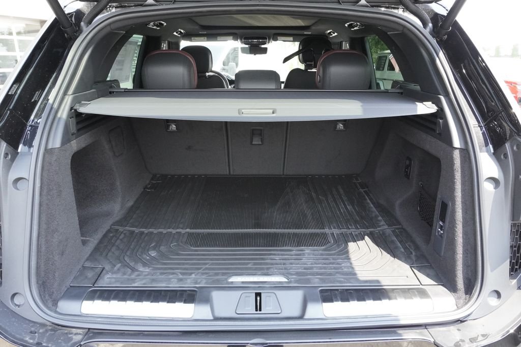 New 2026 Santorini Black Land Rover Dynamic SE image 31