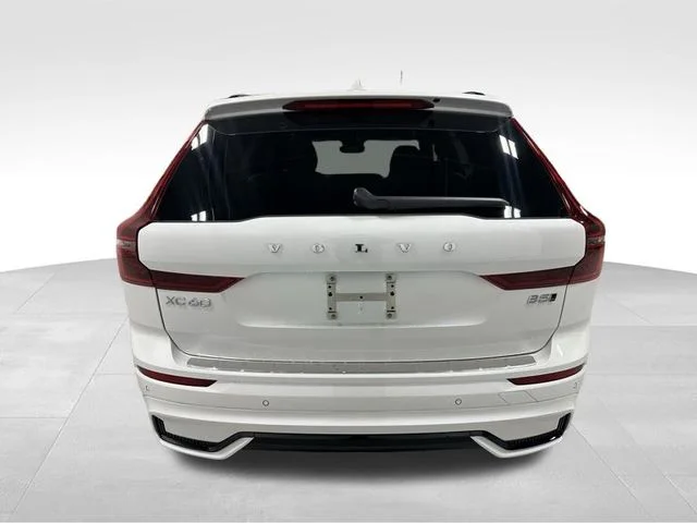 New 2026 Crystal White Volvo B5 Plus image 7