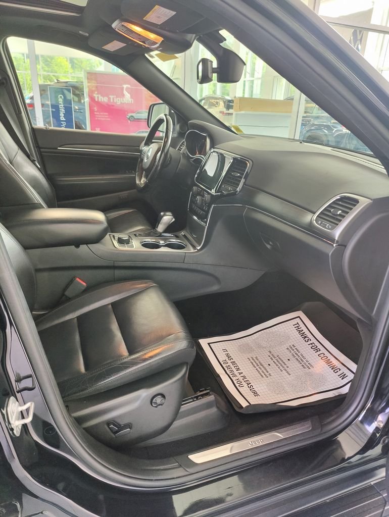 Used 2019 Black Jeep Limited image 11