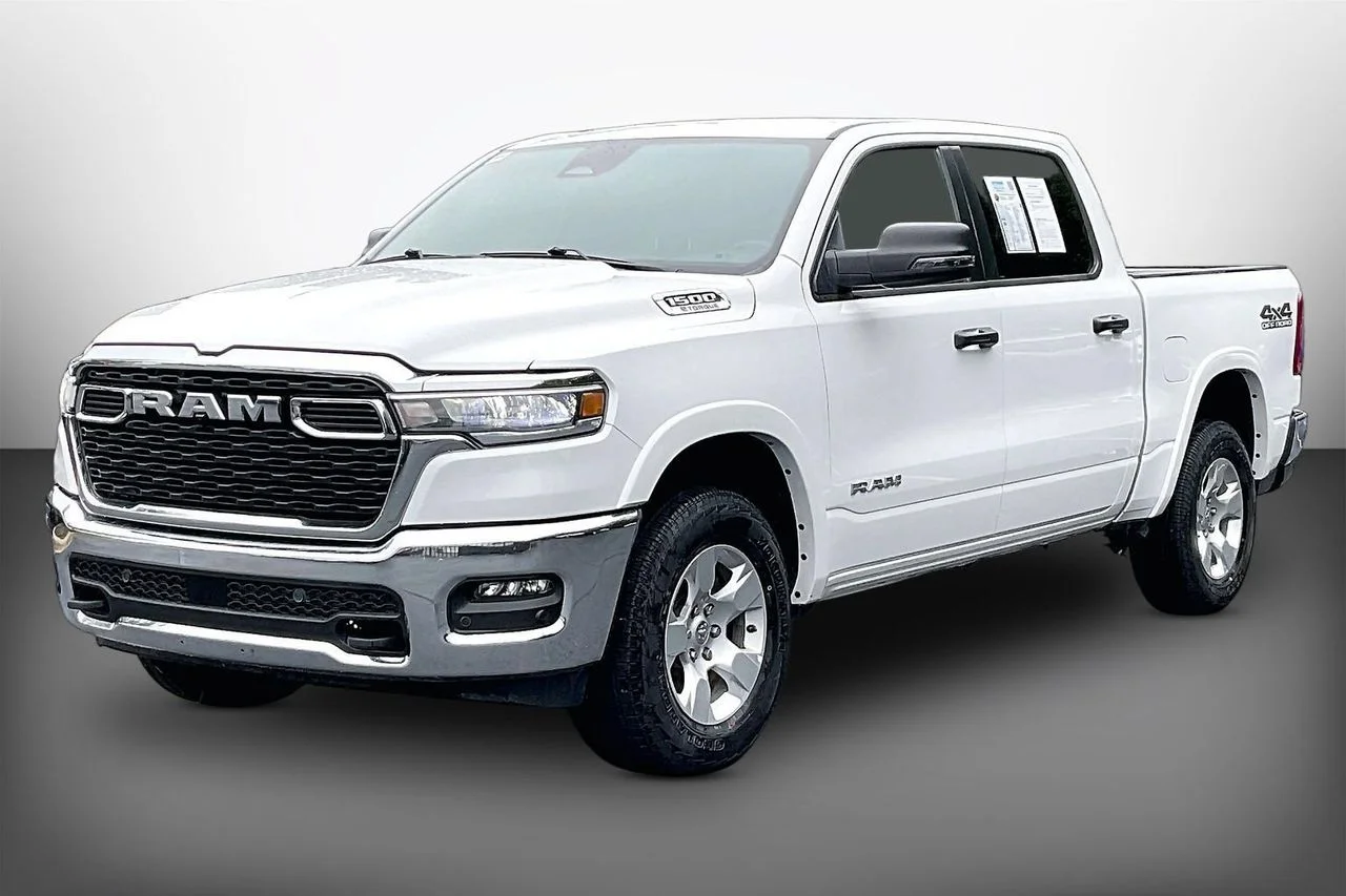 Used 2025 White Ram Big Horn/Lone Star image 4
