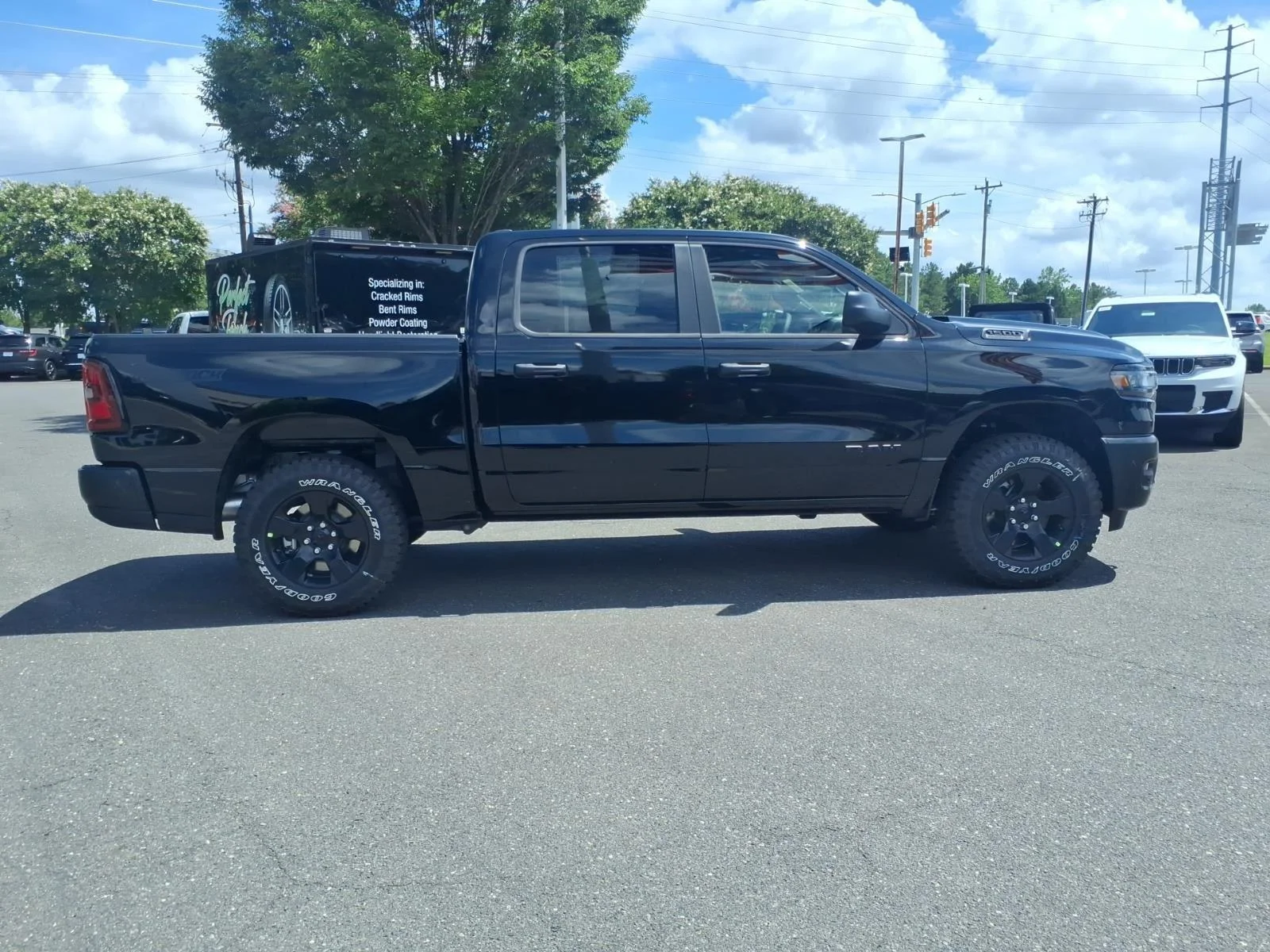New 2026 Diamond Black Crystal Pearl-Coat Exterior Paint RAM Warlock image 9