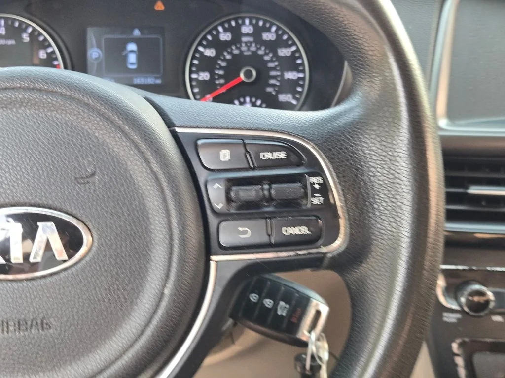 Used 2018 White Kia LX image 23