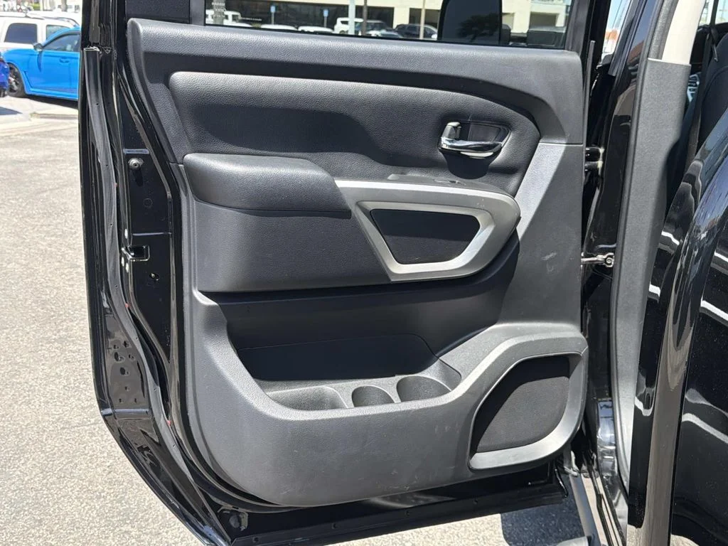 Used 2022 SUPER BLACK Nissan SV image 26
