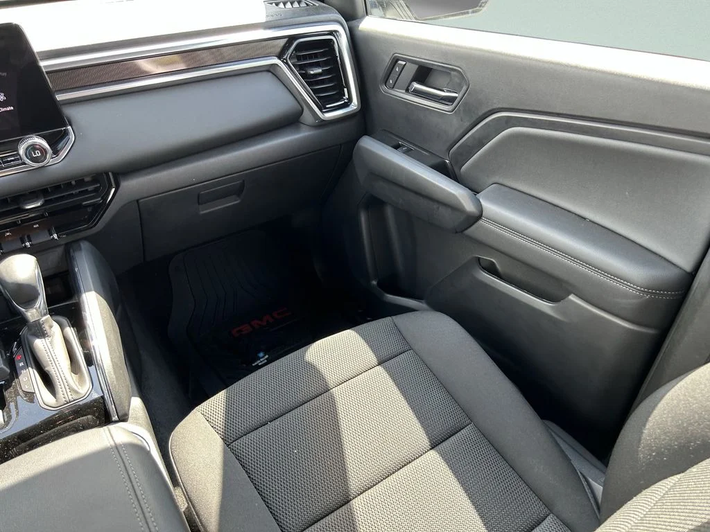 Used 2024 White GMC Elevation image 20