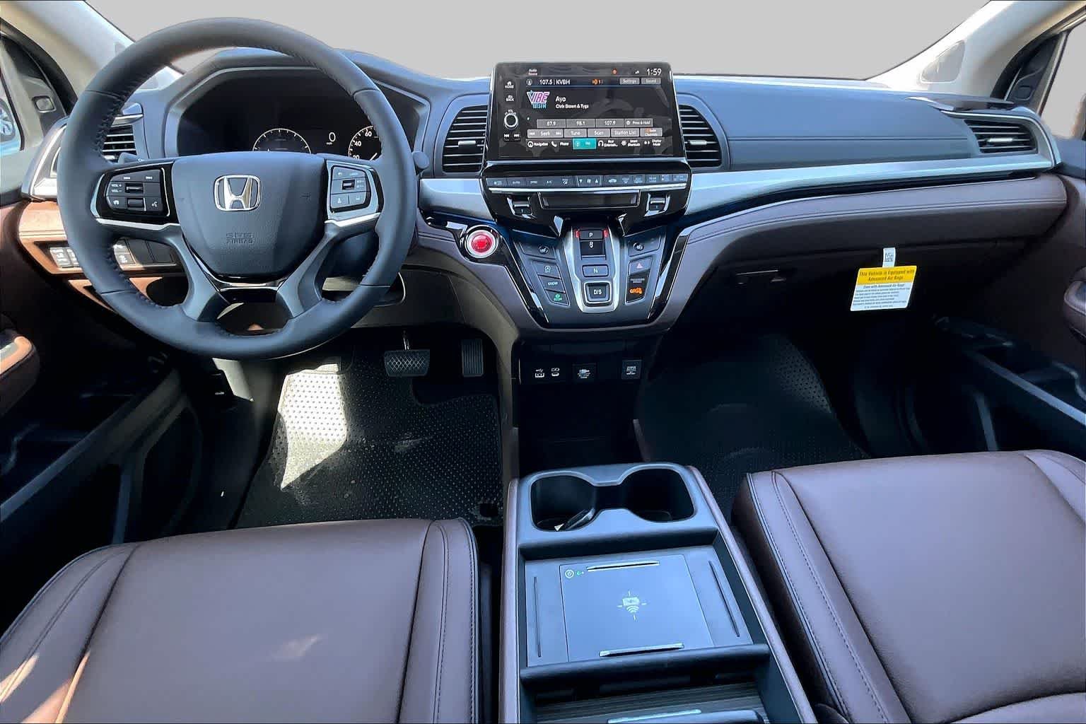 New 2026 Platinum White Pearl Honda Touring image 5