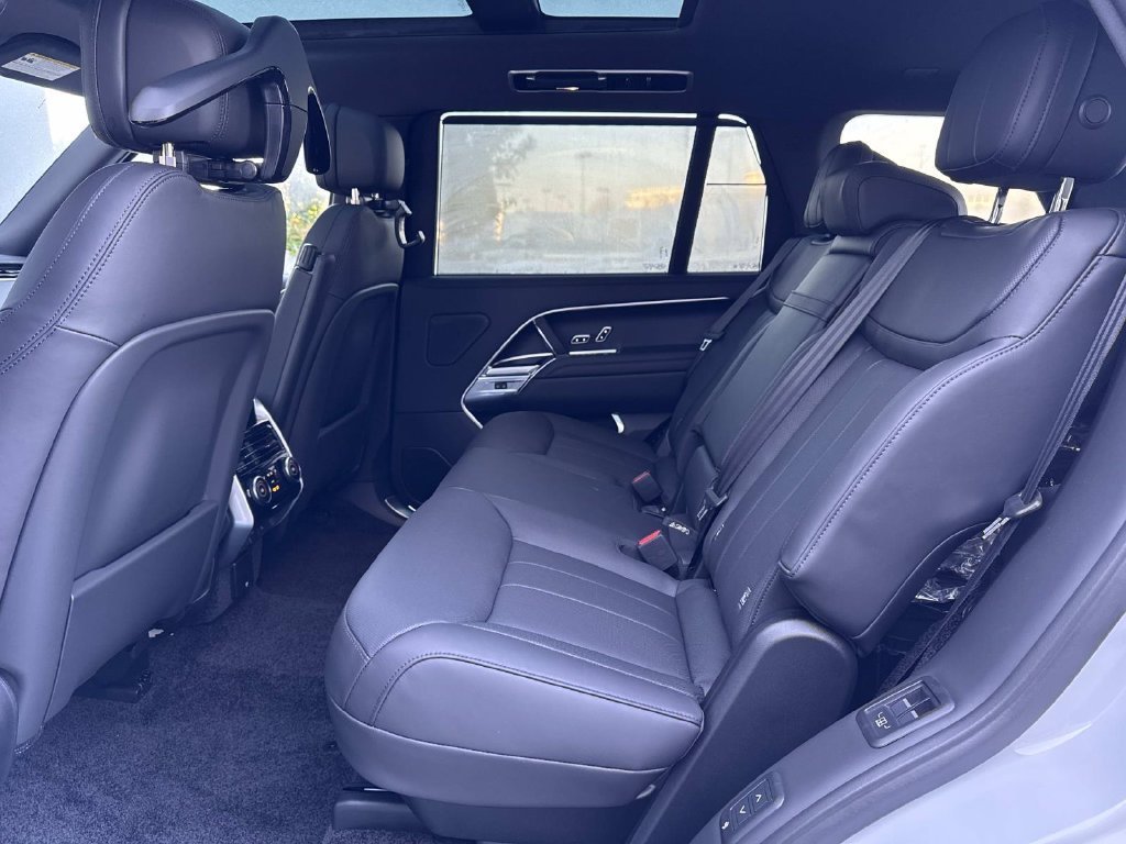 New 2027 Fuji White LAND ROVER  image 14
