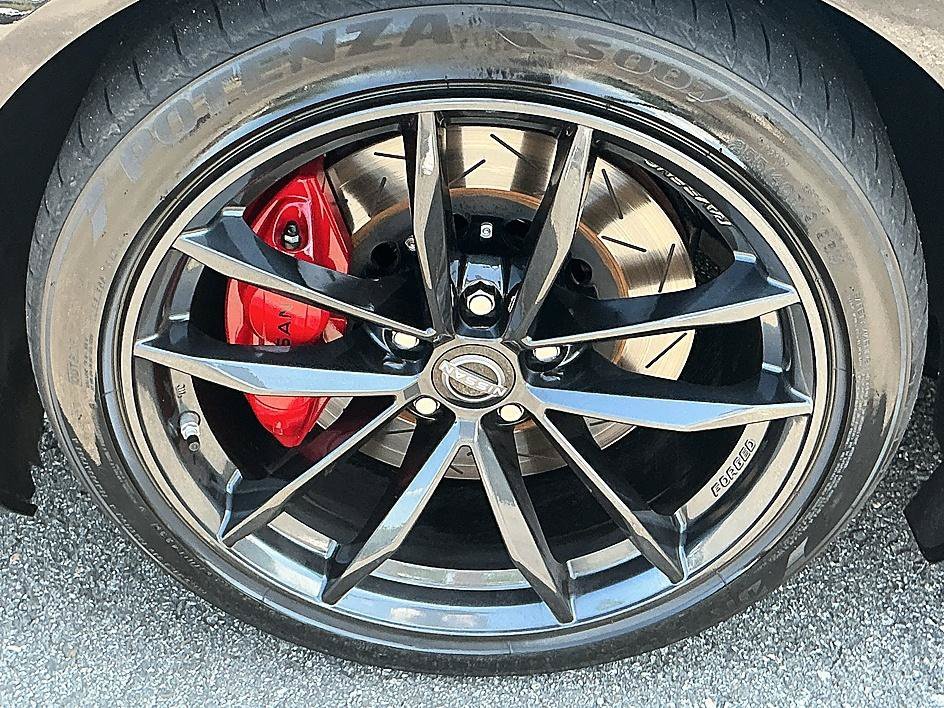 Used 2023 Black Diamond Pearl Nissan Performance image 8