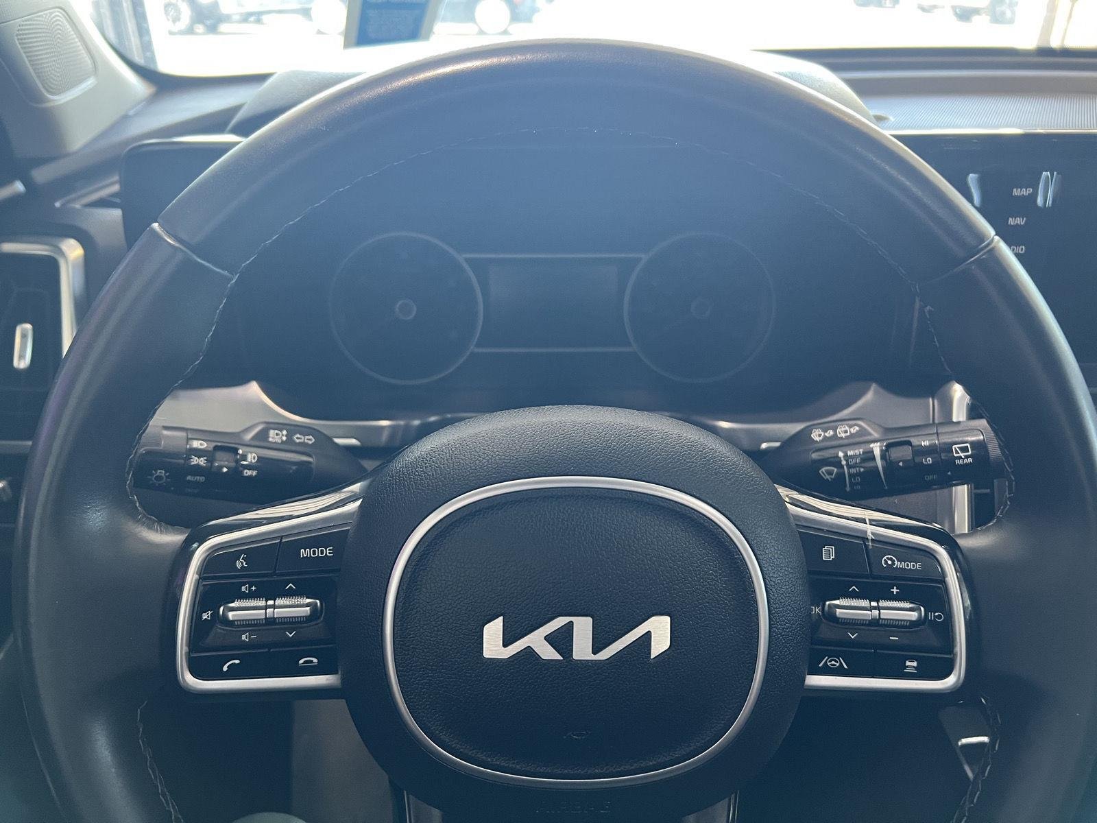 Used 2022 Glacial White Pearl Kia SX image 21