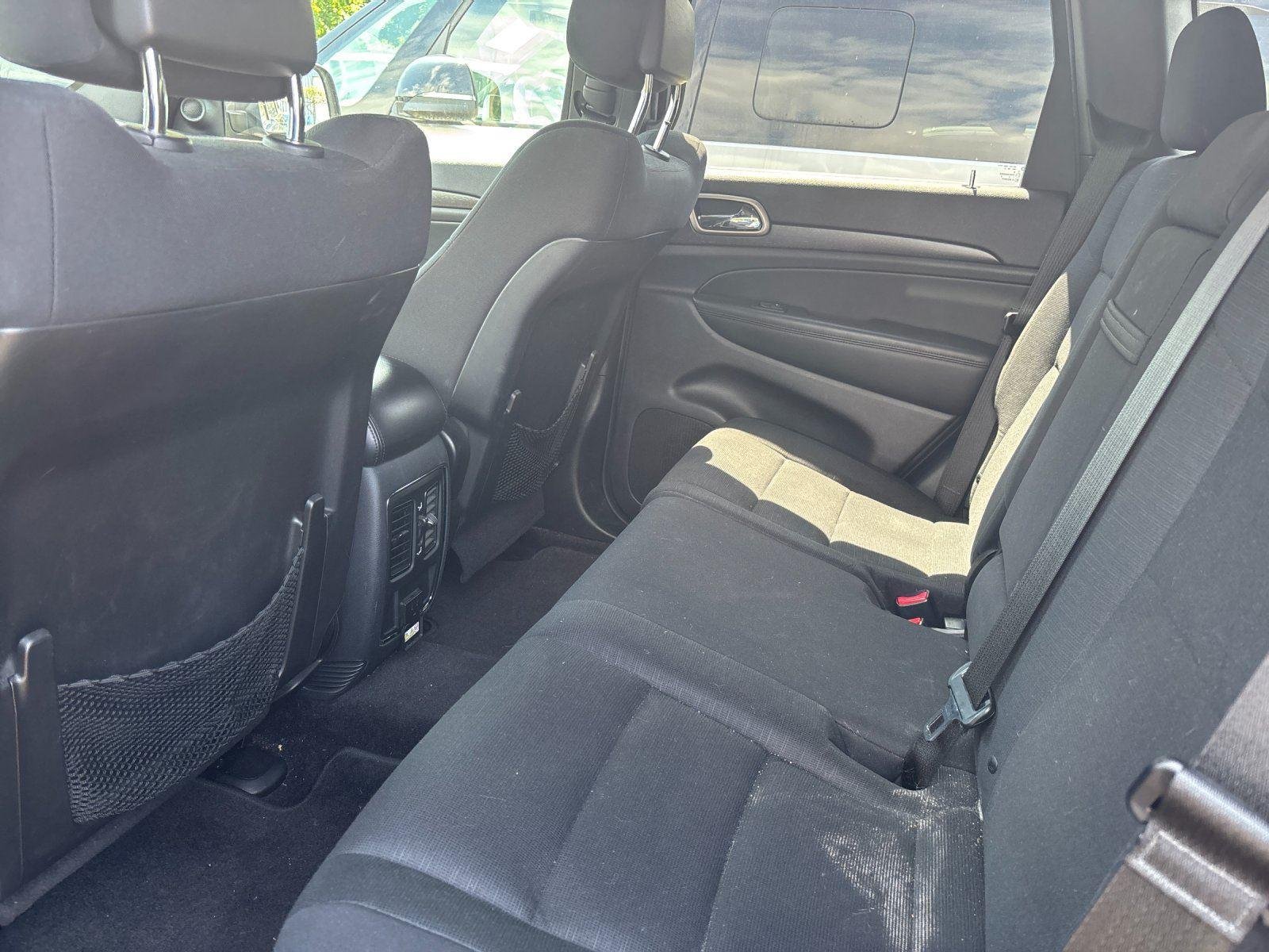 Used 2017 Granite Crystal Metallic Clearcoat Jeep Laredo image 32