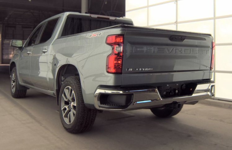 Used 2025 Gray Chevrolet LT image 2