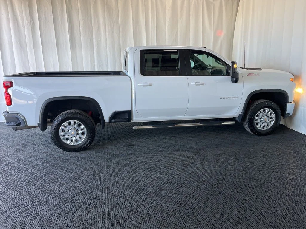 Used 2023 White Chevrolet LT image 2