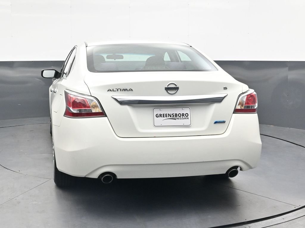 Used 2014 White Nissan 2.5 S image 6