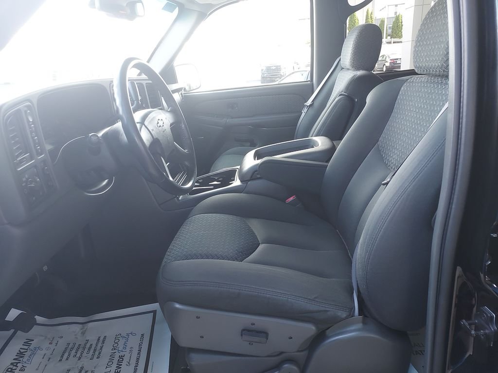 Used 2004 Black Chevrolet Base image 13