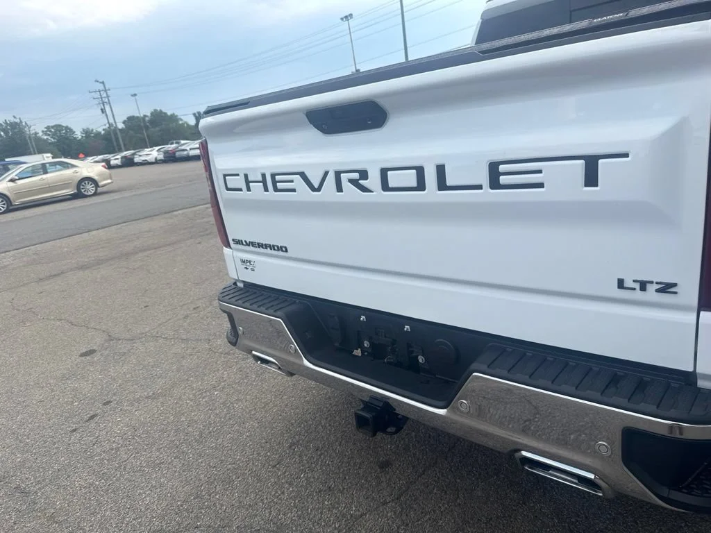 Used 2021 SUMMIT WHITE Chevrolet LTZ image 33