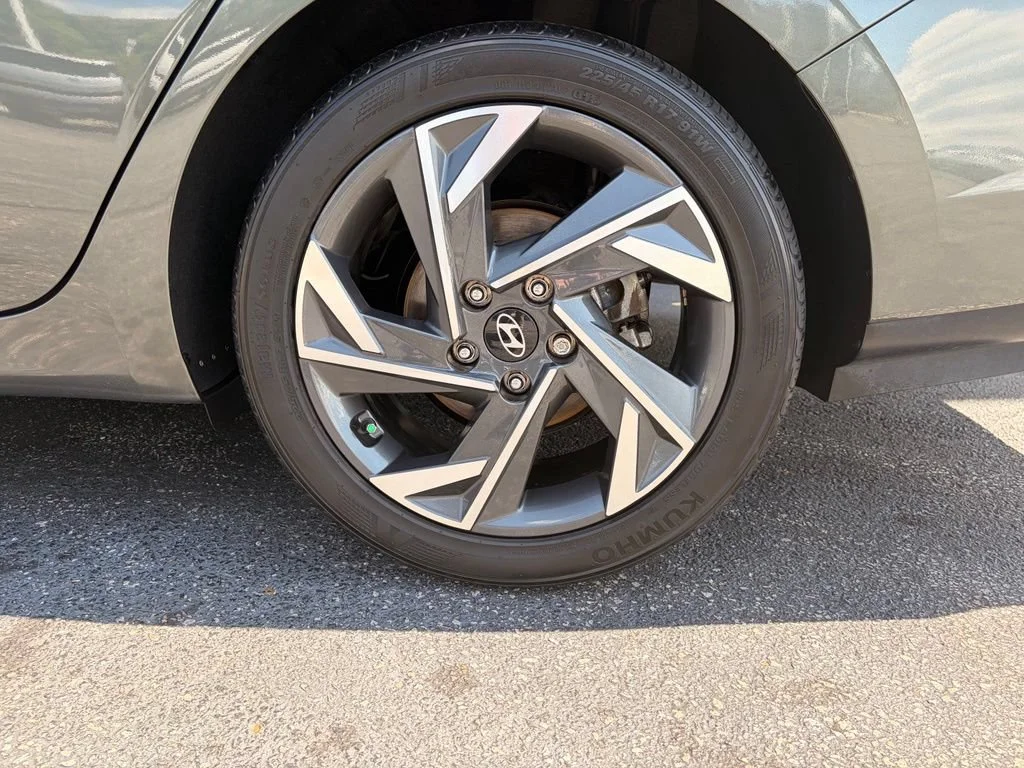 Used 2024 Amazon Gray Hyundai SEL image 12