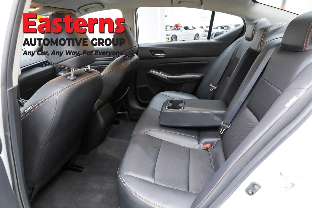 Used 2022 White Nissan 2.5 SR image 21